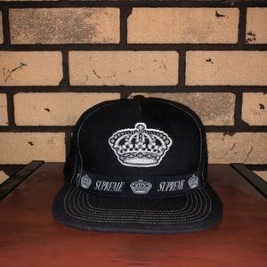 (3 hats)Supreme LA Kings SnapBack, supreme S SnapBack, pink dolphin SnapBack